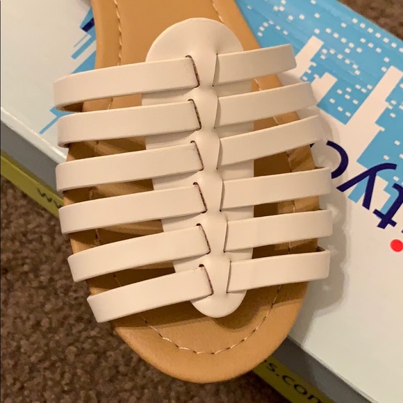 Sandals - Picture 4 of 6